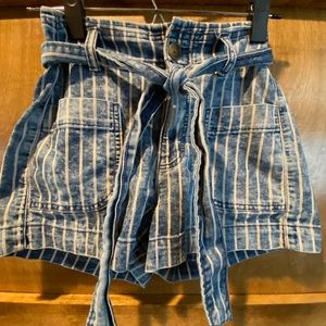 American eagle striped acid wash denim shorts with tie belt (removable)
